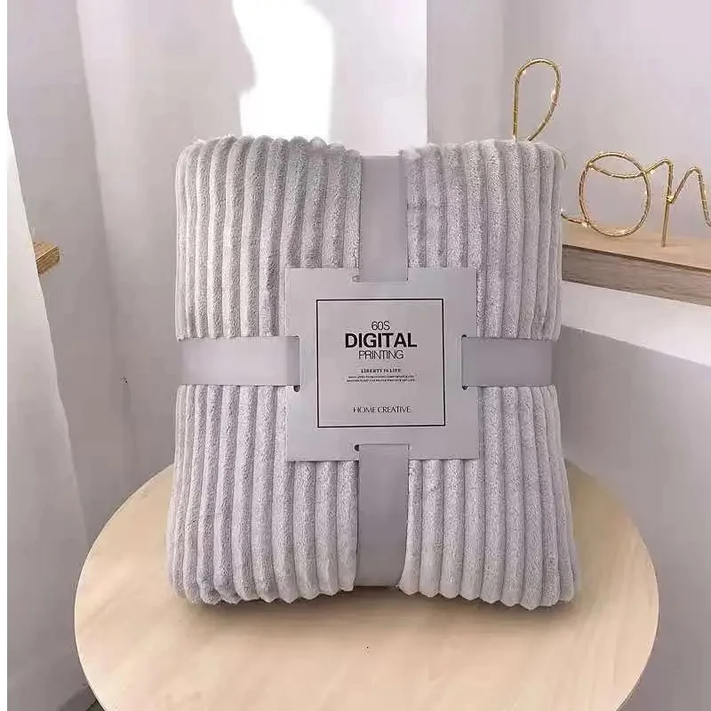 

Однотонный плед из кораллового флиса
