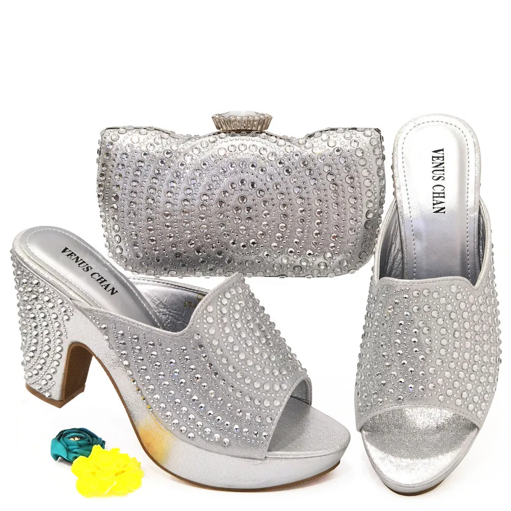 

Бриллианты и новейшие бриллианты, блестящая ткань, цветные линии и темный узор, украшение для банкета, Женская фотография