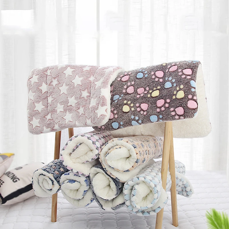 

Soft Flannel Padded Pet Mat Pet Soft Fleece Mat Autumn And Winter Warm Cats And Dogs General Blanket Non-slip Mat Pet Supplies