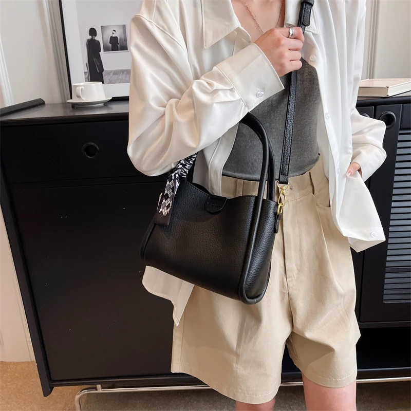 

Simple Casual Hundred Women's Large Capacity Single Shoulder Crossbody Bag Hot Classic Fashion New Ladies Commuter Bucket Bags
