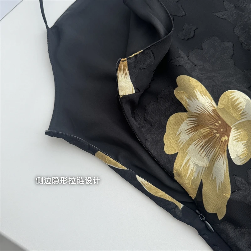 Женское ТРАПЕЦИЕВИДНОЕ платье без рукавов черное готическое с цветочным принтом