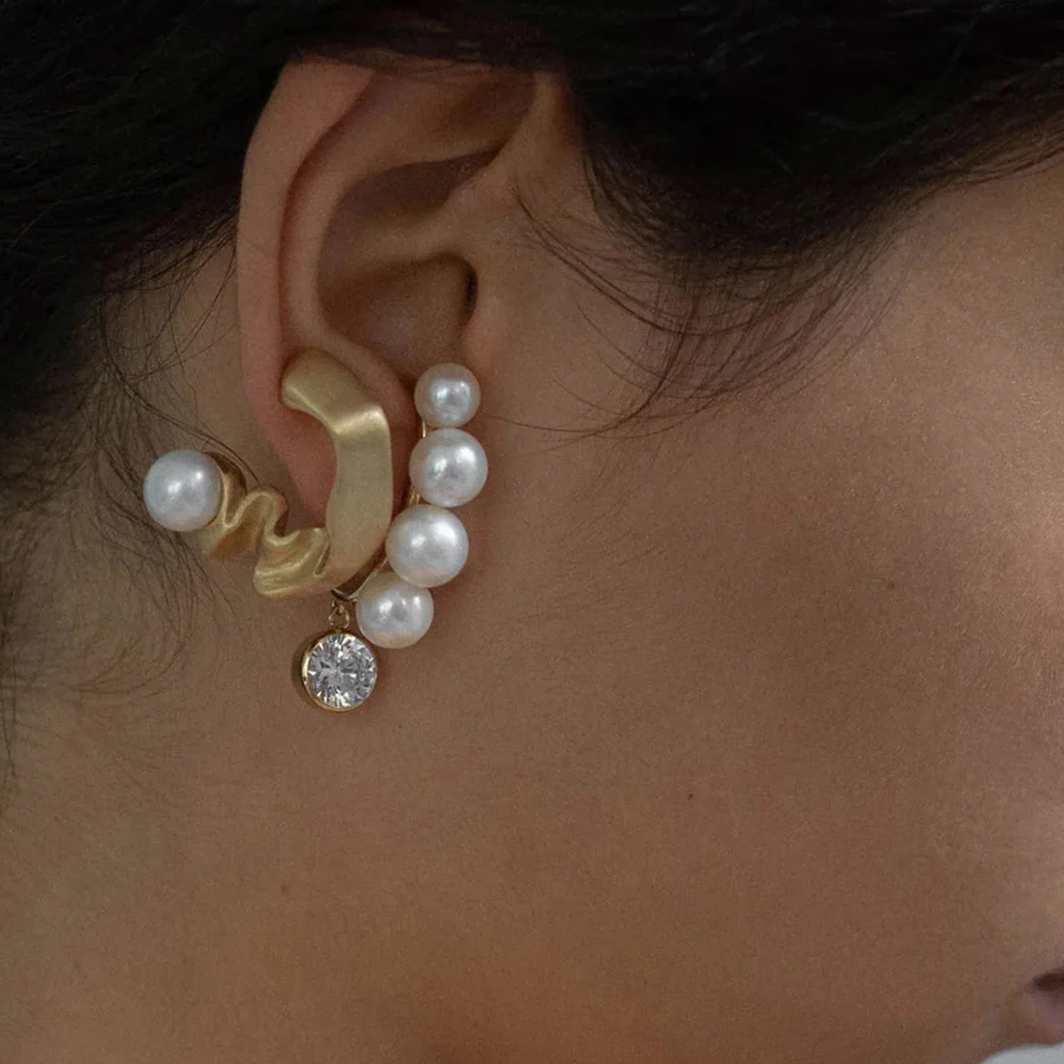 Позолоченные нержавеющие изогнутые жемчужные Подвесные серьги из нержавеющей