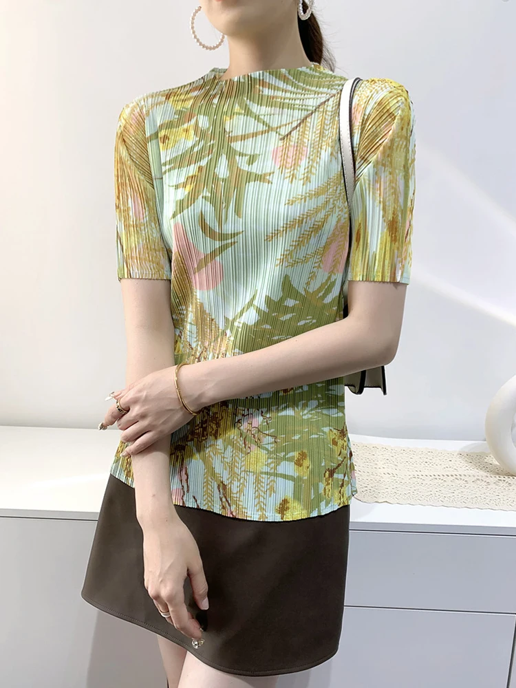 

Miyake Short-sleeved Bamboo Leaf Pattern Fashion Design Women Printed Pleated Style Slim Type Half High Neck Summer T-shirt