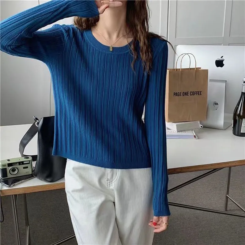 Женский однотонный свитер в корейском стиле с круглым вырезом