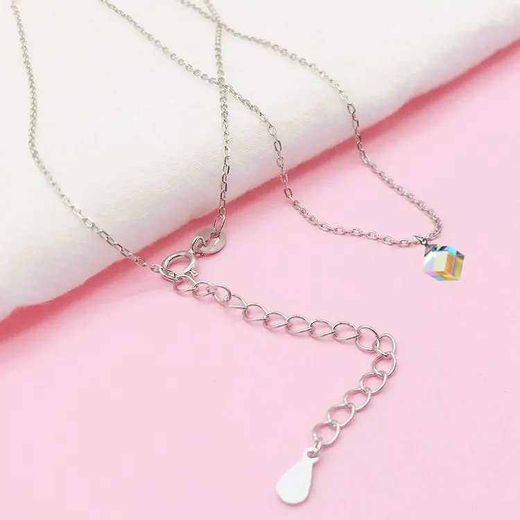 

Стеклянное ожерелье-куб «Ловец солнца»