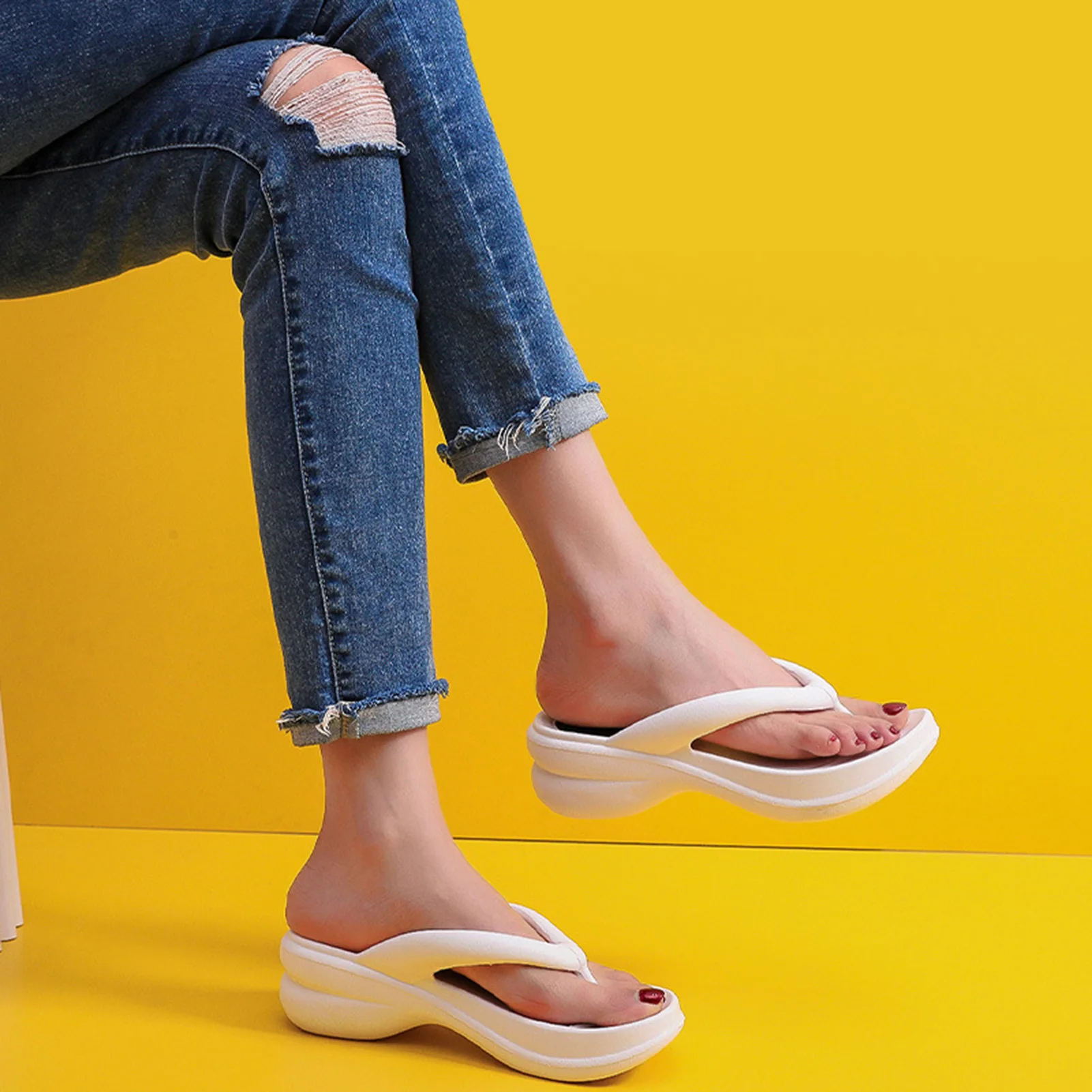 

Fashion Clip Toe Slippers For Women Wear-resistance Soft Sole Beach Slippers For Shopping