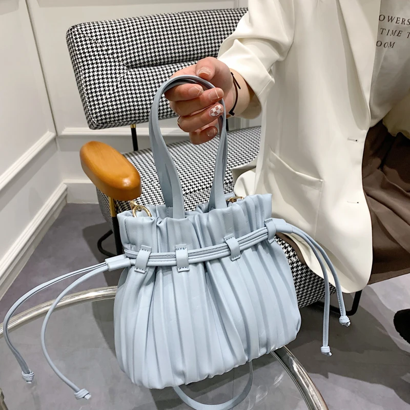 

Women's Clutches and Crossbody Bags Luxurious Magnetic Pleated Bags PU Leather Shoulder Bags Casual Bags Designer Bags Feminina