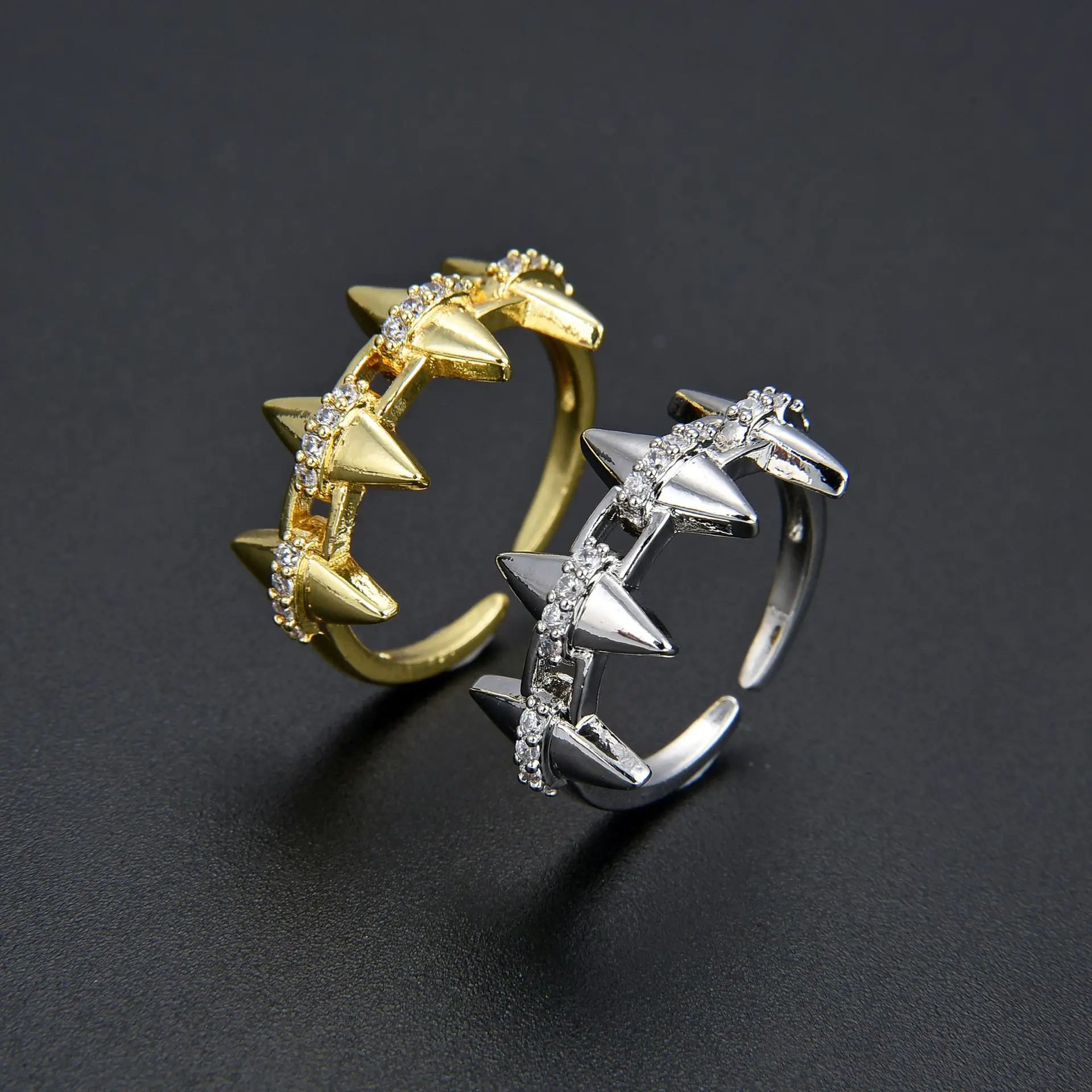 

Unique Design Pointed Cone Rings Iced Out Rhinestone Adjustable Finger Ring for Men Women Hip Hop Jewelry Accessories Gifts