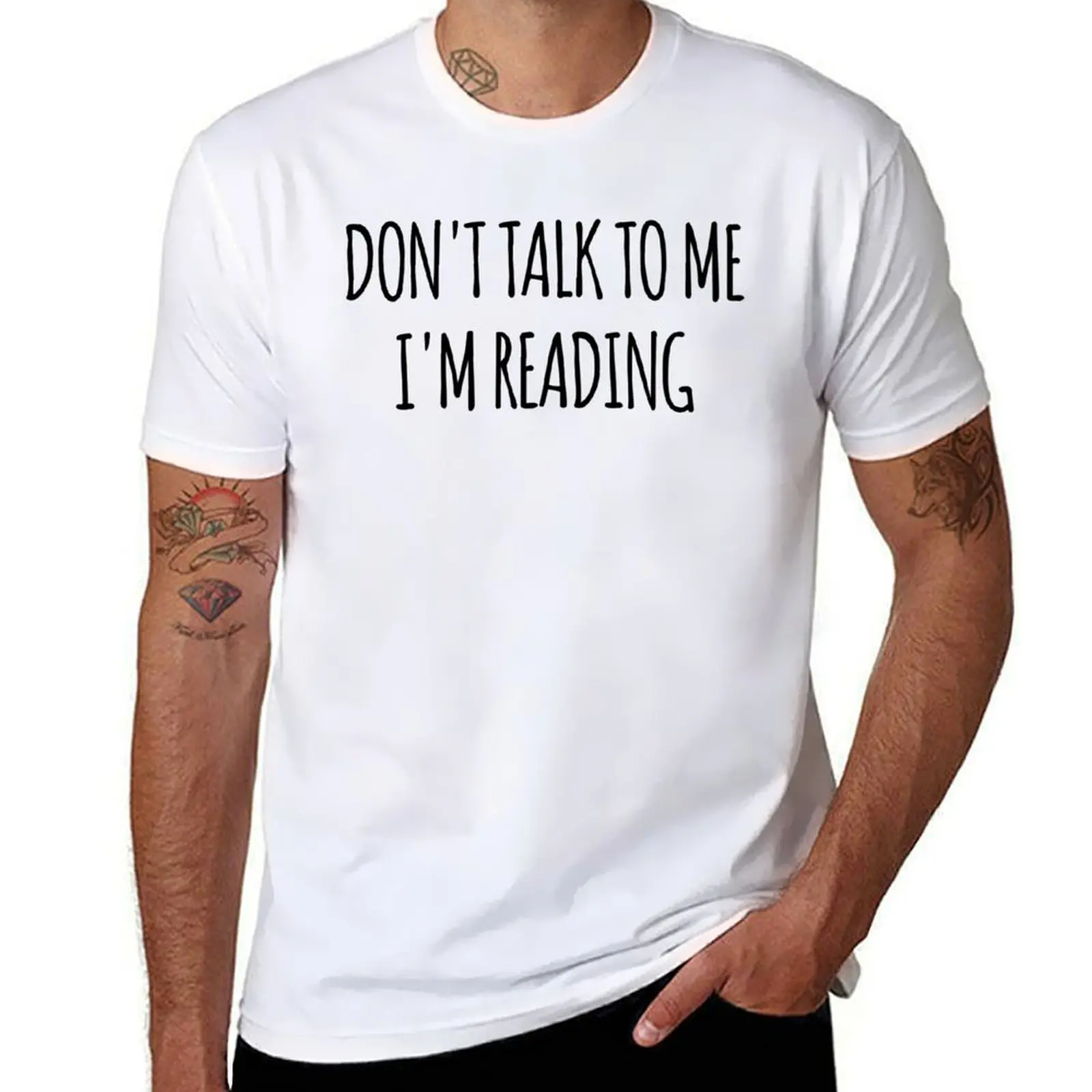 Фото Don't Talk To Me I'm Reading - забавный текст, простой шрифт - мем, ироническая насыщенная футболка, мужские винтажные футболки с графикой №1