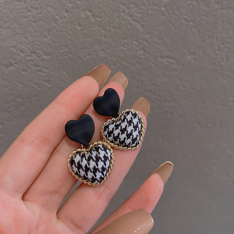 

New Korean Style Fabric Art Heart Earrings For Women Sweet Double Heart Autumn Winter Style Stud Earring Girl Party Jewelry