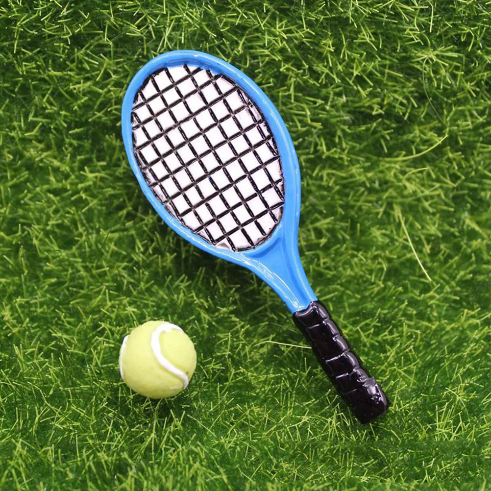 разноцветная обмотка теннисной ракетки.