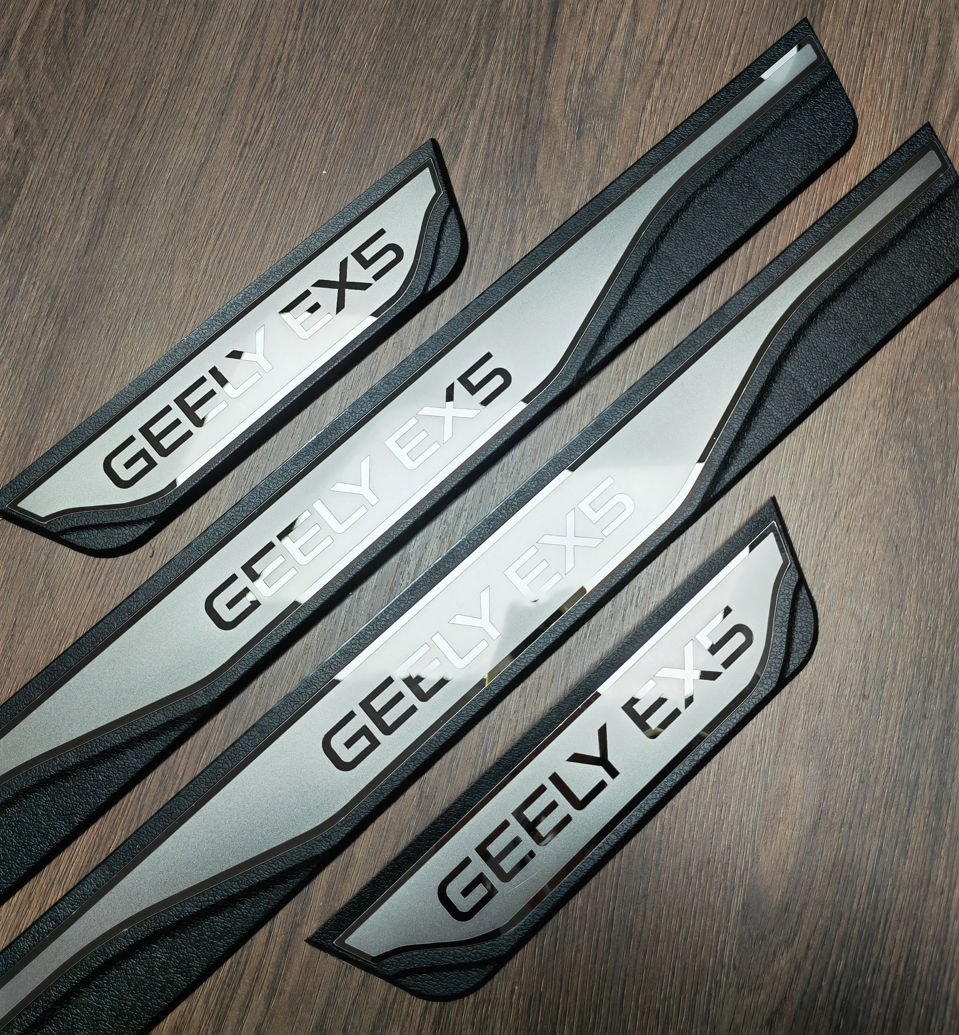 Фото Накладка на порог из нержавеющей стали для GEELY EX5 2025-2026 №4