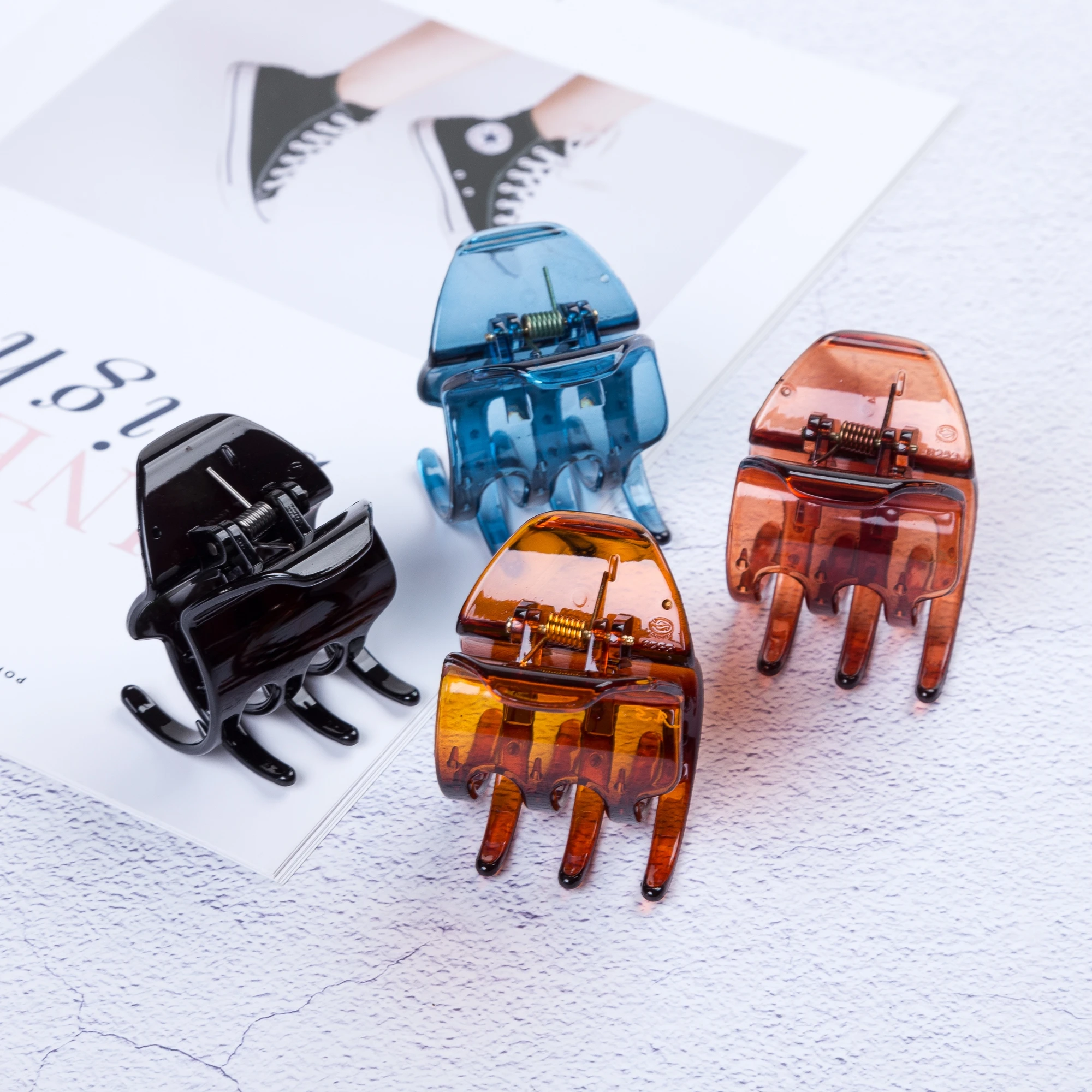 Заколка для волос среднего размера Prettyou 5 см × 4 удобная пластиковая Всесезонная