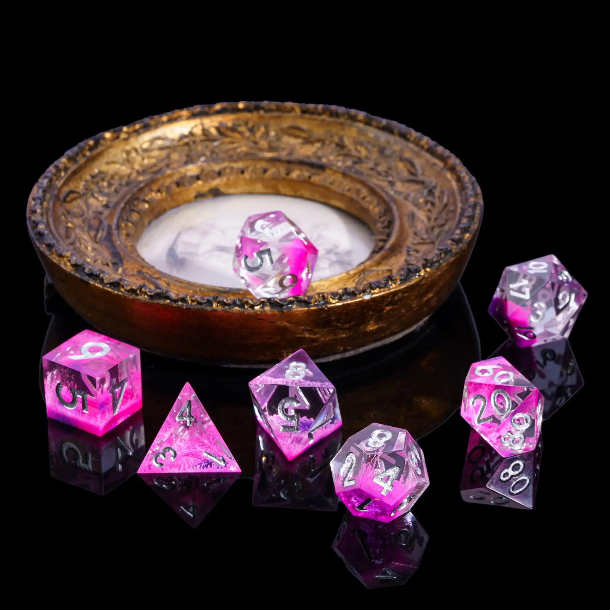 

CRITALLIC Sharp Edges Dice DND 7Pcs Bold font D&D Dice D4-D20 Polyhedral Dice Set for Warhammer Role Playing Game Pathfinder