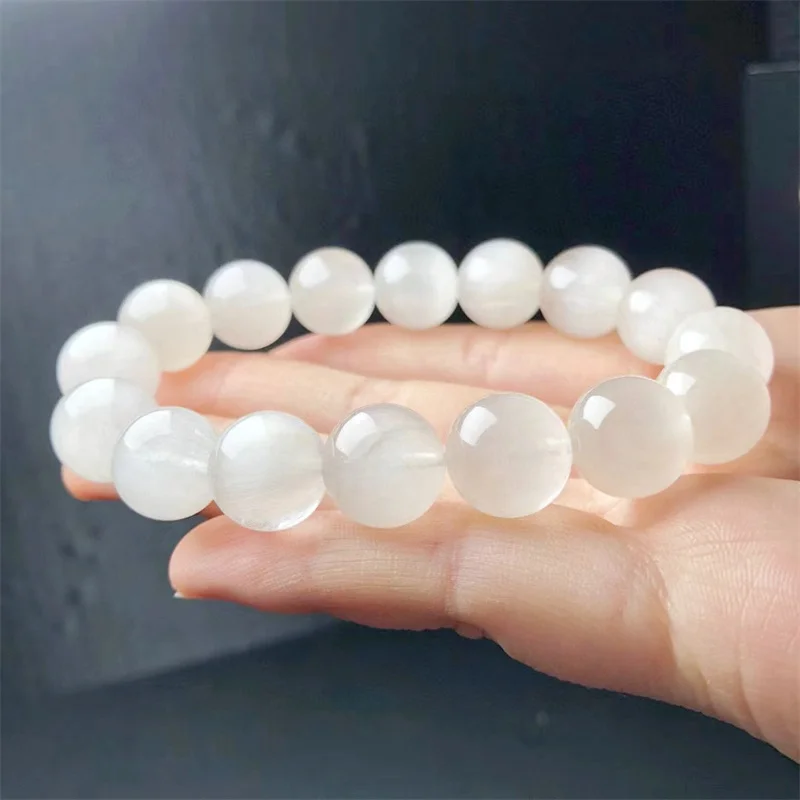 Браслет из натурального белого кролика с кристаллами