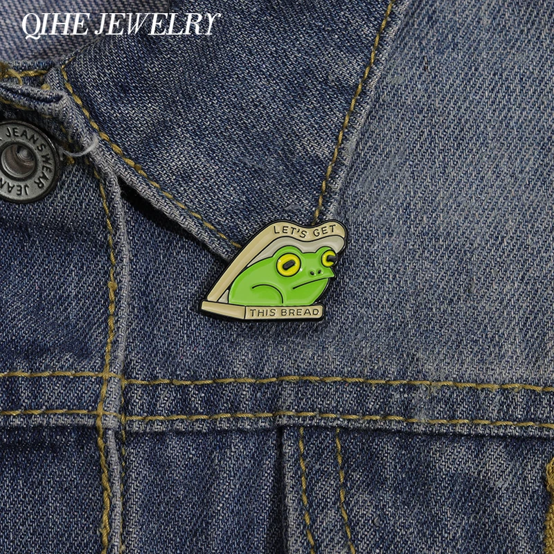 

Funny Frog Enamel Pin Animal Brooch Cute Creative Cartoon Metal Badge Bread Personality Gift Custom Women Backpack Accessories