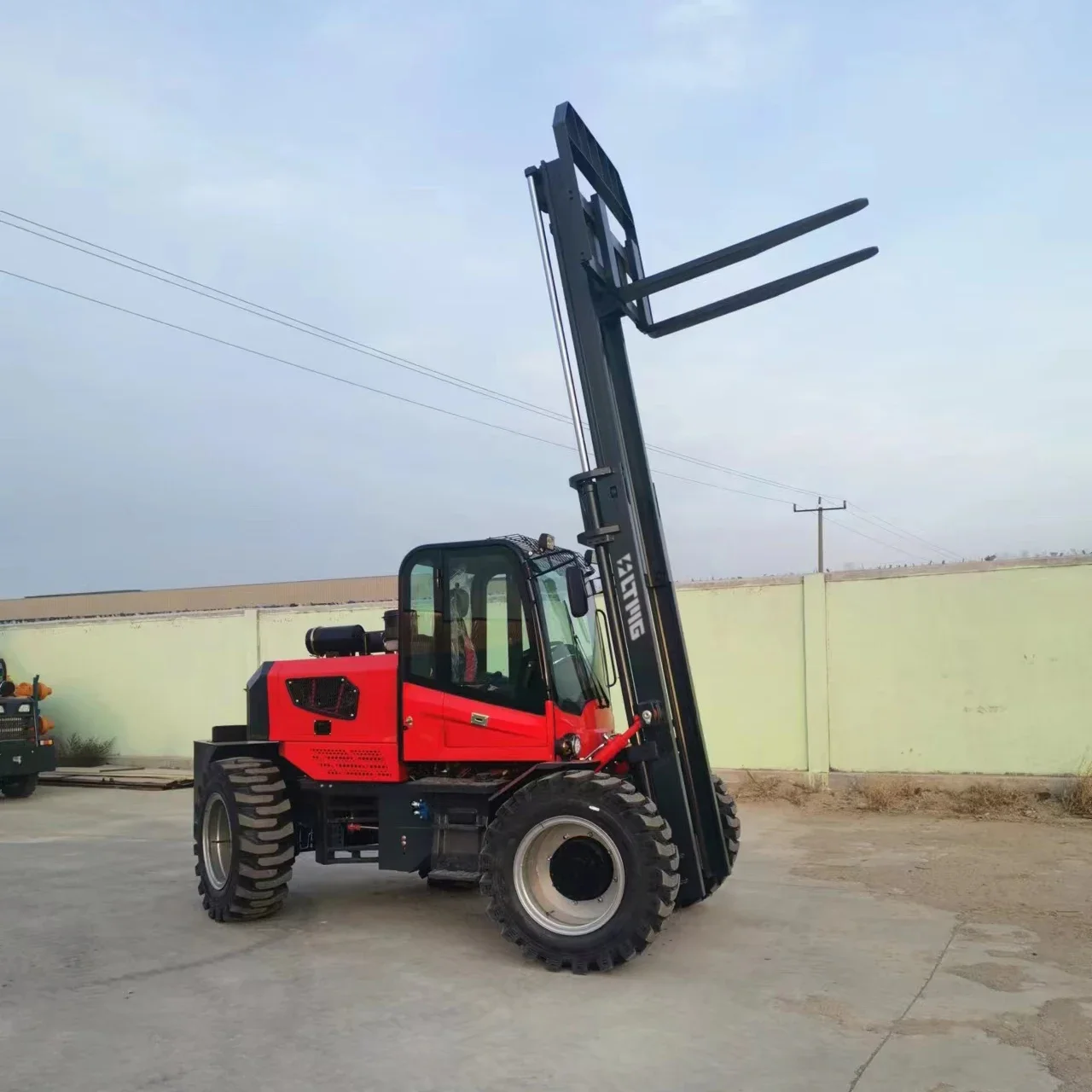 Лидер продаж 6-тонный внедорожный вилочный погрузчик 6000 кг для всех грубых счетов