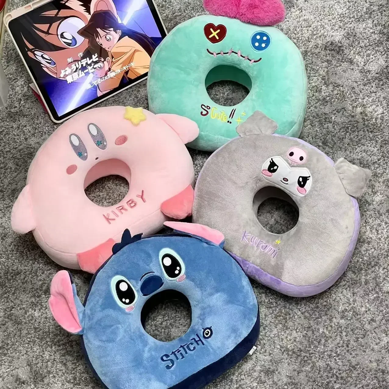 Фото Мультяшная Подушка для сна Kuromi Stitch, удобная дышащая набивная аниме подушка для путешествий, школьная офисная Подушка для сна №1