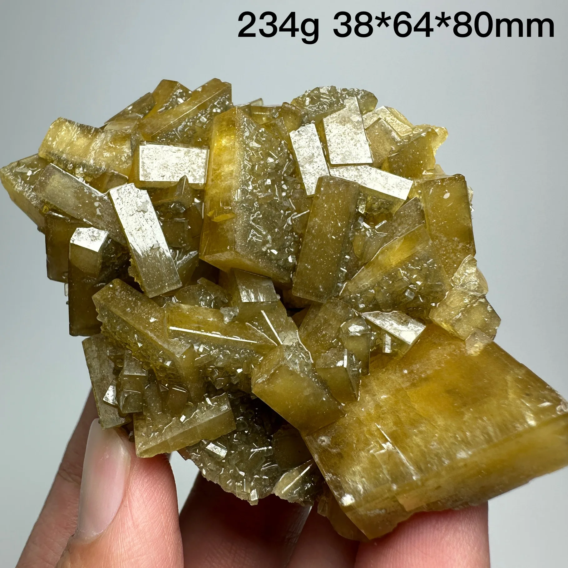 

Кристаллический кластер из желтого барита