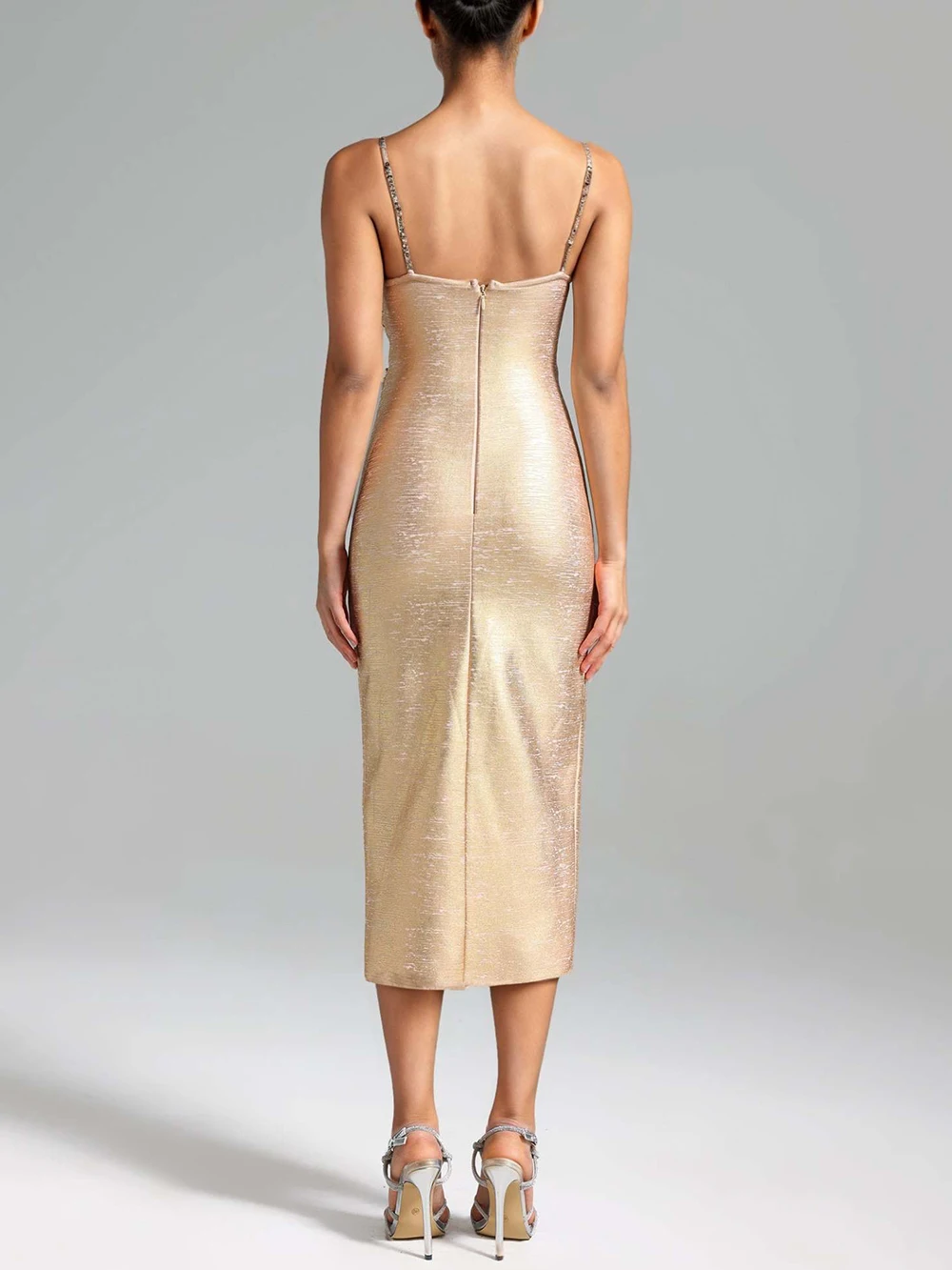 Женское платье-миди с открытой спиной и золотым принтом