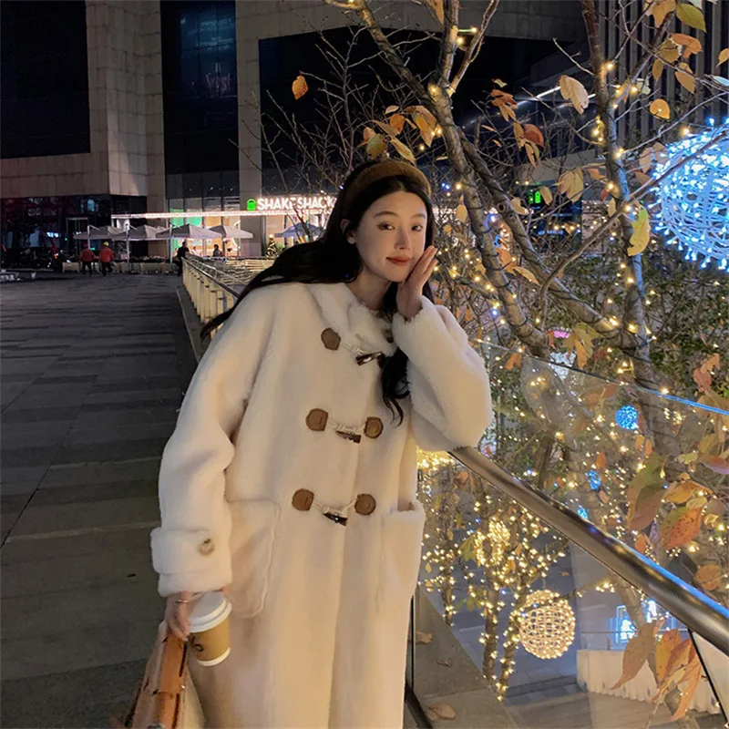 2024 Haining Winter New Bull Horn Пряжка из овечьей шерсти с капюшоном флиса и меха со