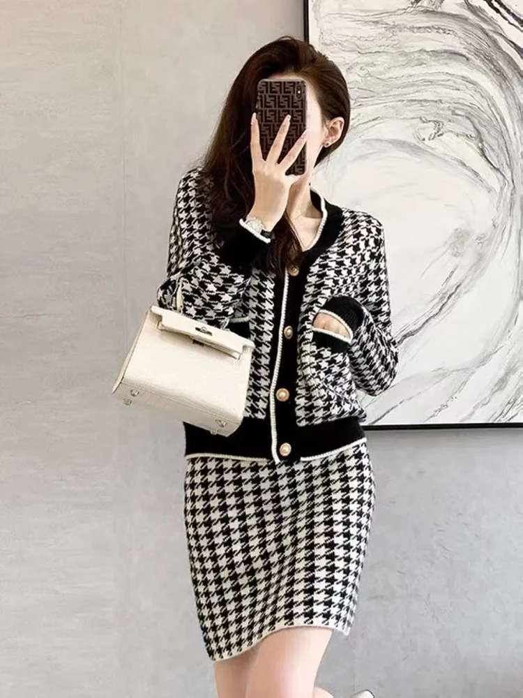 Женский трикотажный клетчатый кардиган с V-образным вырезом и мини-юбка