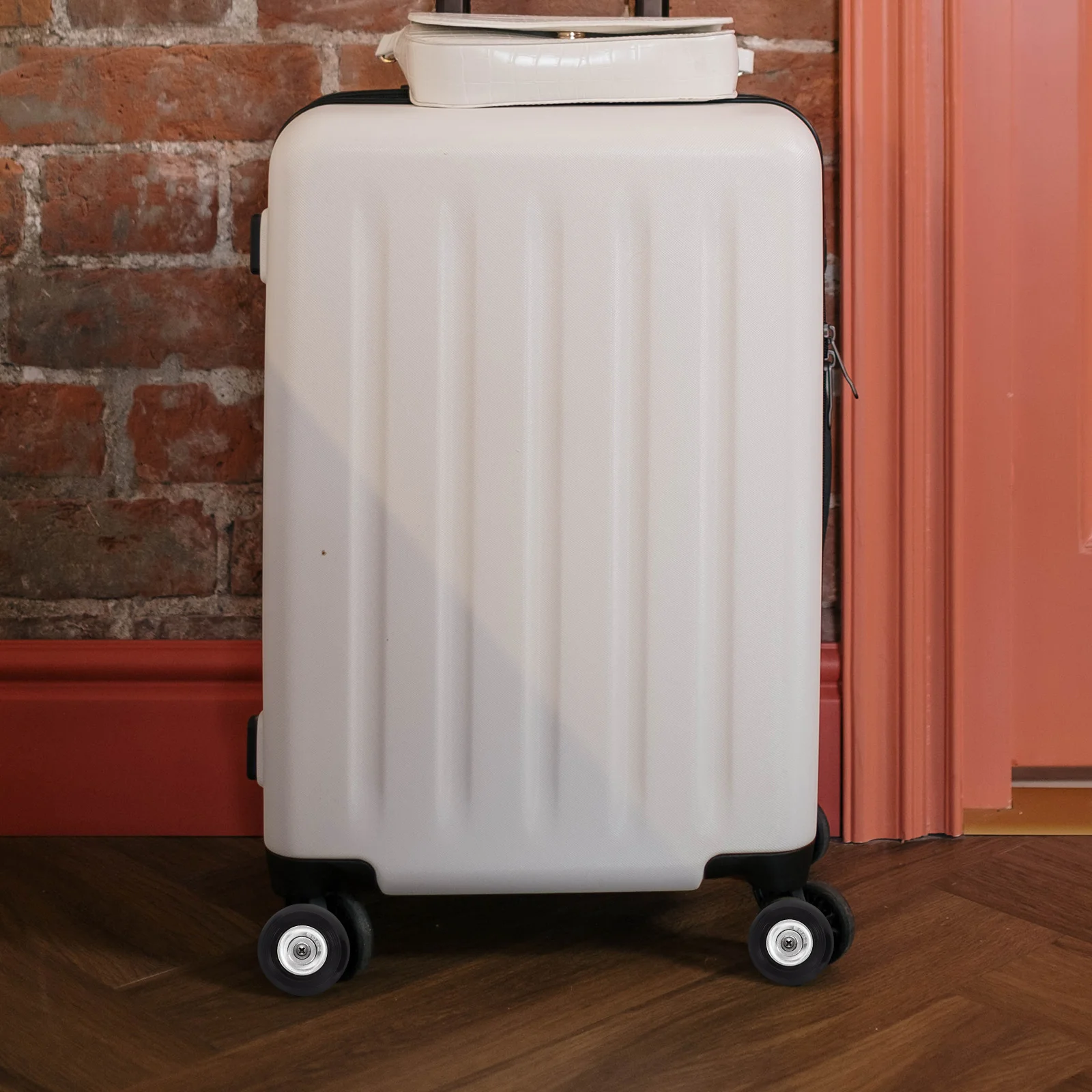 Рисунок 4 - Сменные колеса, чемодан