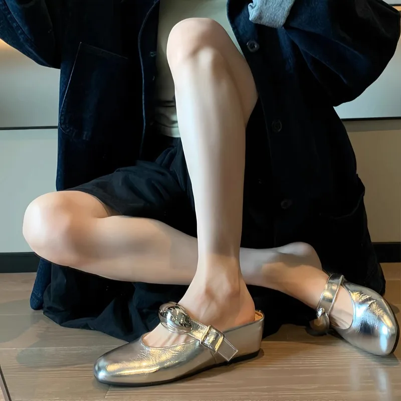 Женские туфли на плоской подошве с круглым носком