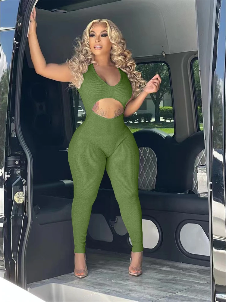 

Женский однотонный комбинезон с V-образным вырезом