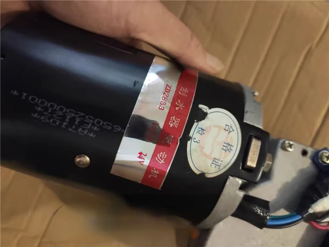 Применимо к двигателю стеклоочистителя автобуса Heke Hk6818k Zd2833 оригинальные