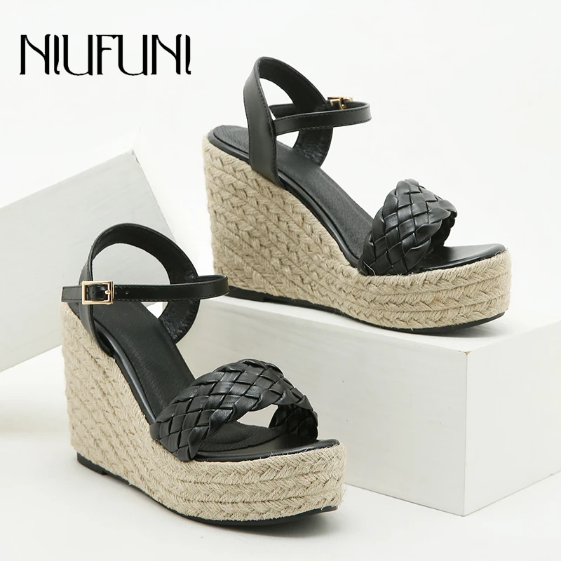 

NIUFUNI 2022 Sexy Wedges Platform High Heels Women's Sandals Summer Rattan Grass Woven Buckle Fashion Open Toe Women Shoes Roman