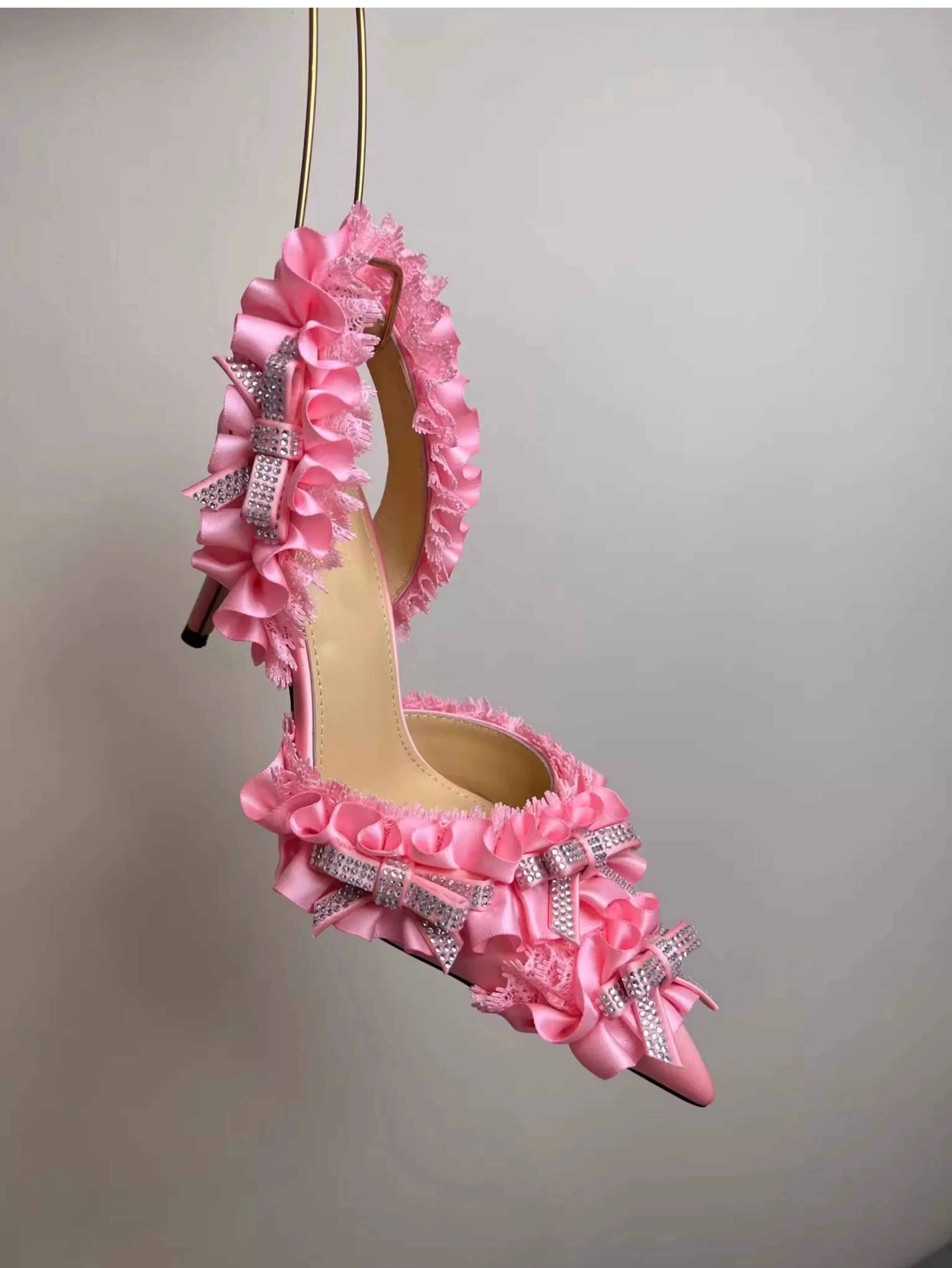 Новинка 2024 высококачественные туфли с острым носком привлекательные кружевные