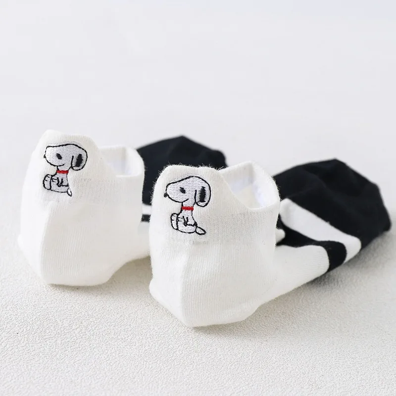 Фото Новые носки Snoopys: хлопковые, повседневные, теплые, женские, в стиле стритвир, с милой вышивкой, короткие, дышащие, спортивные, праздничный подарок №1
