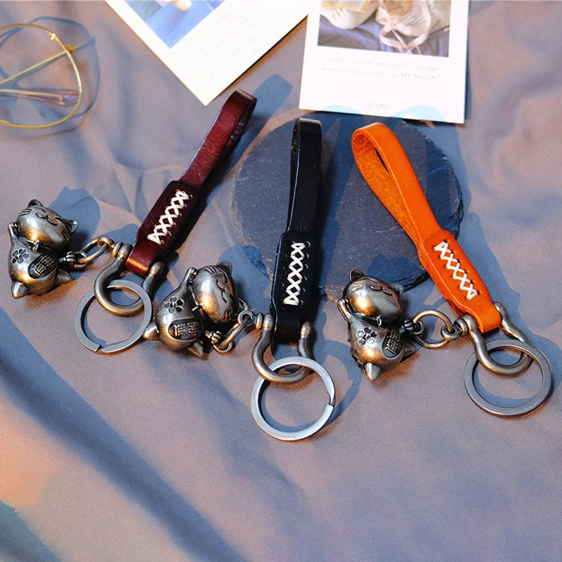 

Personality Cat Car Keychain Lucky Cat Leather Rope Key Chain Pendant Creative Lucky Key Rings Bag Charm Handbag Accessories