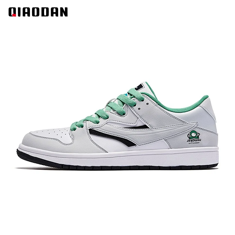 

QIAODAN Skateboarding Shoes for Men 2023 Spring Anti-slip Panelled Splicing Fashion Casual Low Top Outdoor Sneakers XM35210535