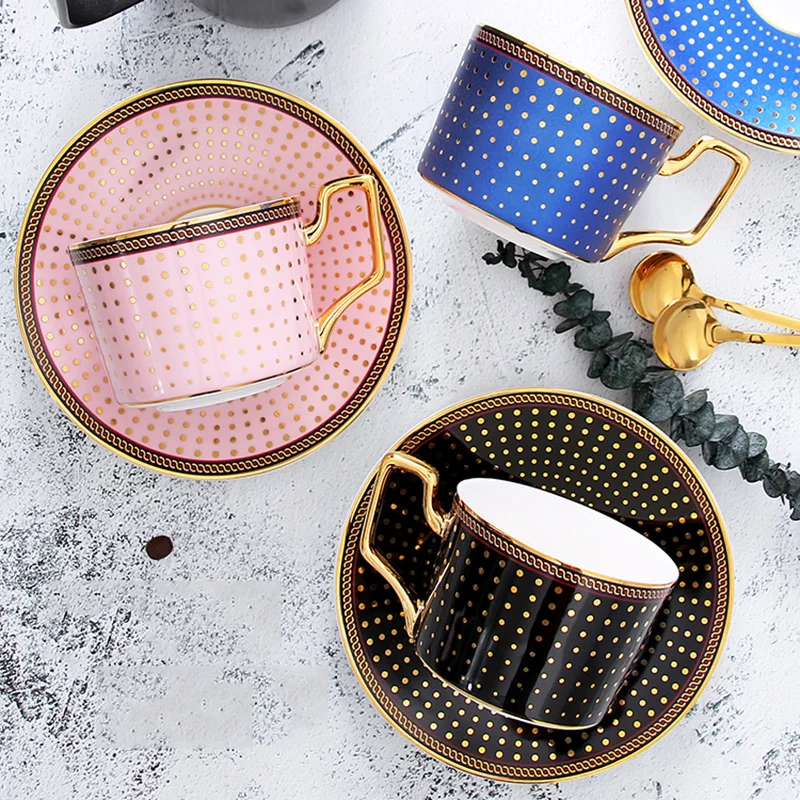 Набор из разноцветной чашки и блюдца керамическая кофейная чашка с блюдцем