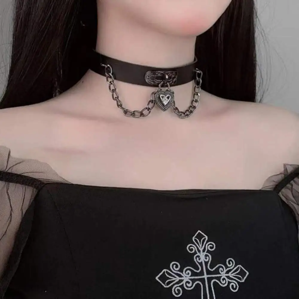 Gothic PU Leather Heart Pendent Choker Punk Rock Adjustable Black Collar Choker Necklaces for Cosplayer Women and Girls