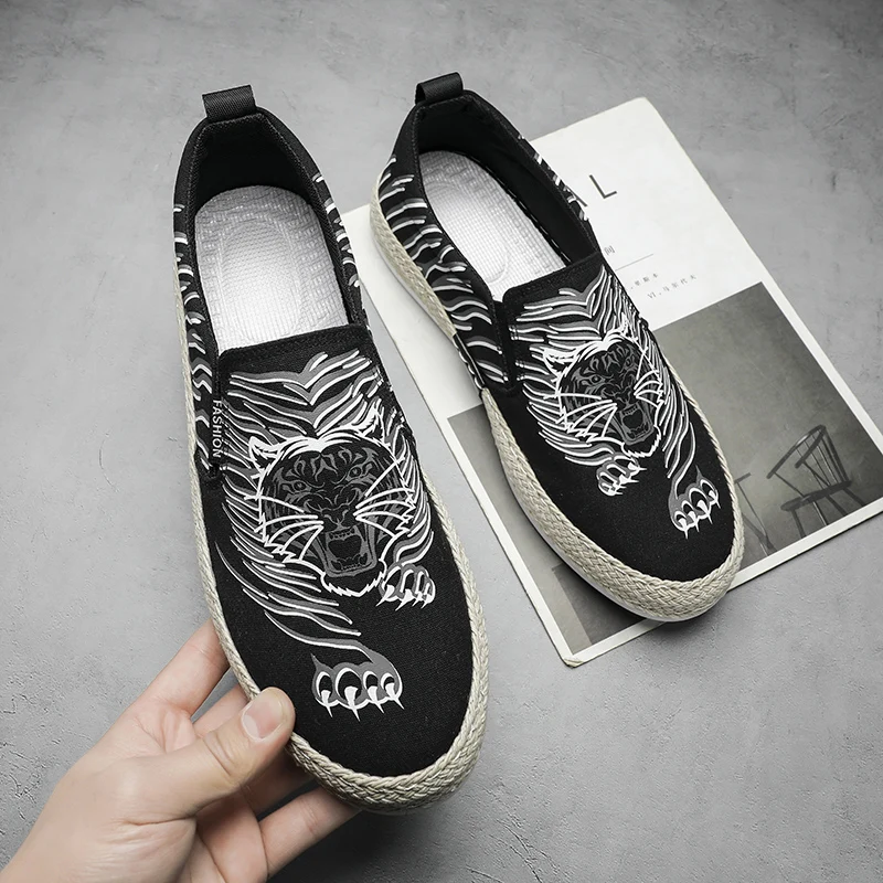 

Мужские парусиновые туфли с вышивкой и тигром, классические кроссовки на плоской подошве, рыбацкие туфли, дышащие льняные Лоферы для лета, ...