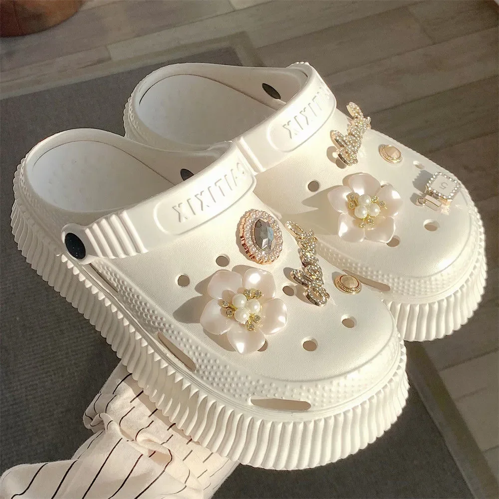 

2023Women Summer Clogs Vacation Slippers Non-slip EVA Soft Bottom Shoes Classic Nursing Croc Hospital Women Work Medical Sandals
