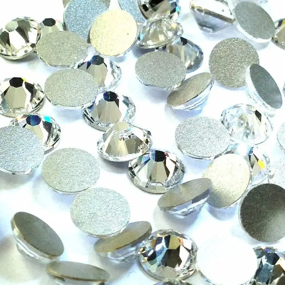 Самоклеящиеся круглые стразы с плоской задней поверхностью из стекла для