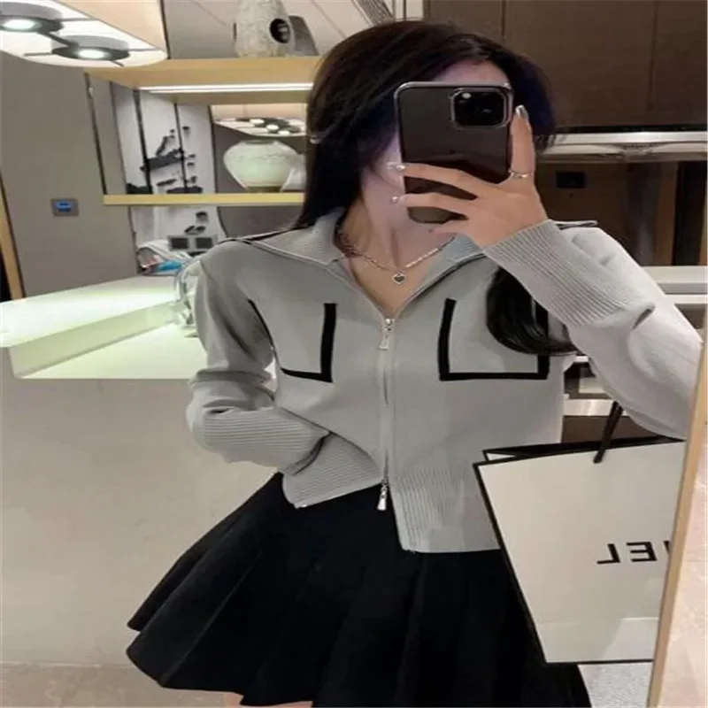 Женский Укороченный кардиган на молнии с карманами и воротником-стойкой