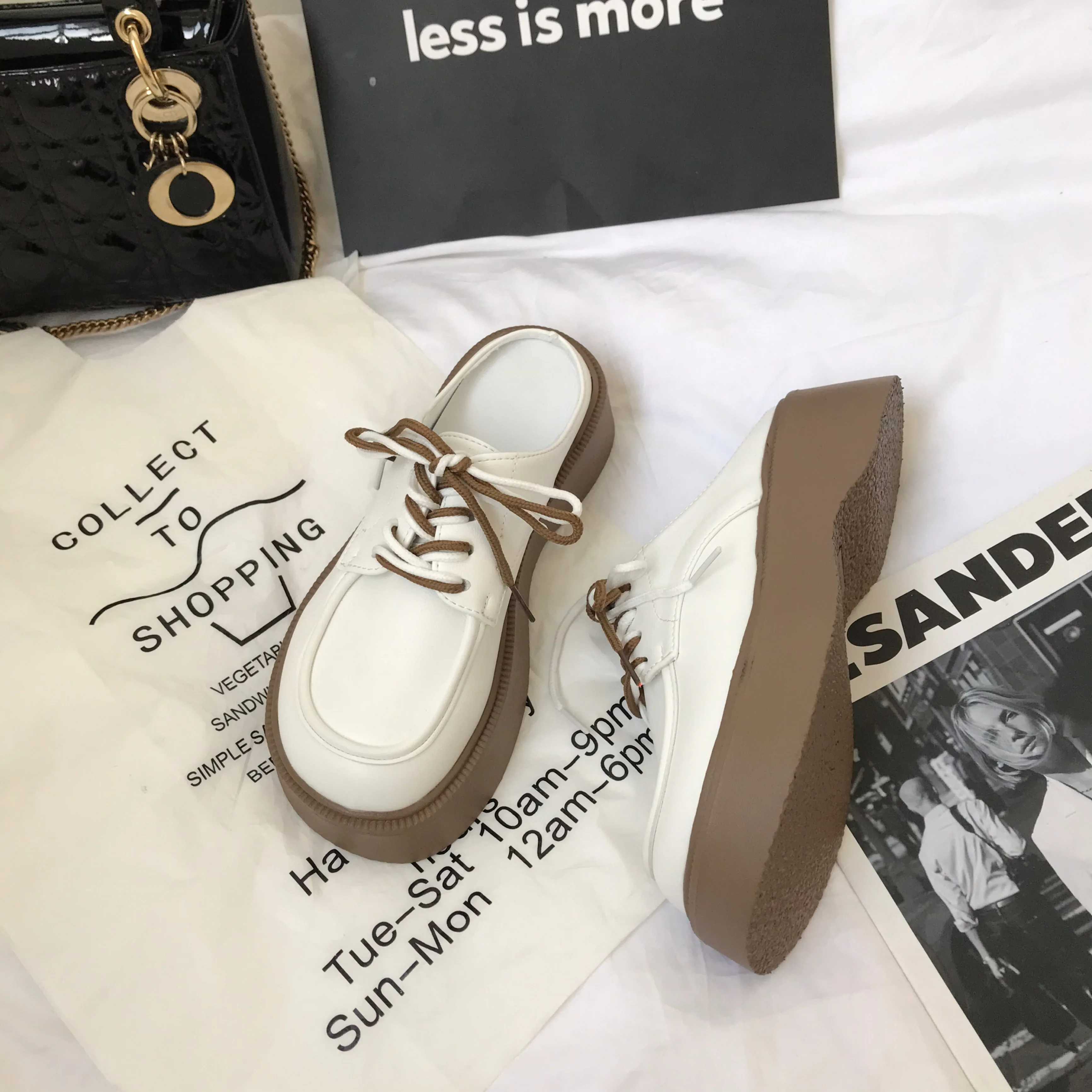 

Сланцы женские на платформе, роскошные шлепанцы, дизайнерская обувь на плоской резиновой подошве, на шнуровке, круглый носок, искусственная кожа, зимние тапки