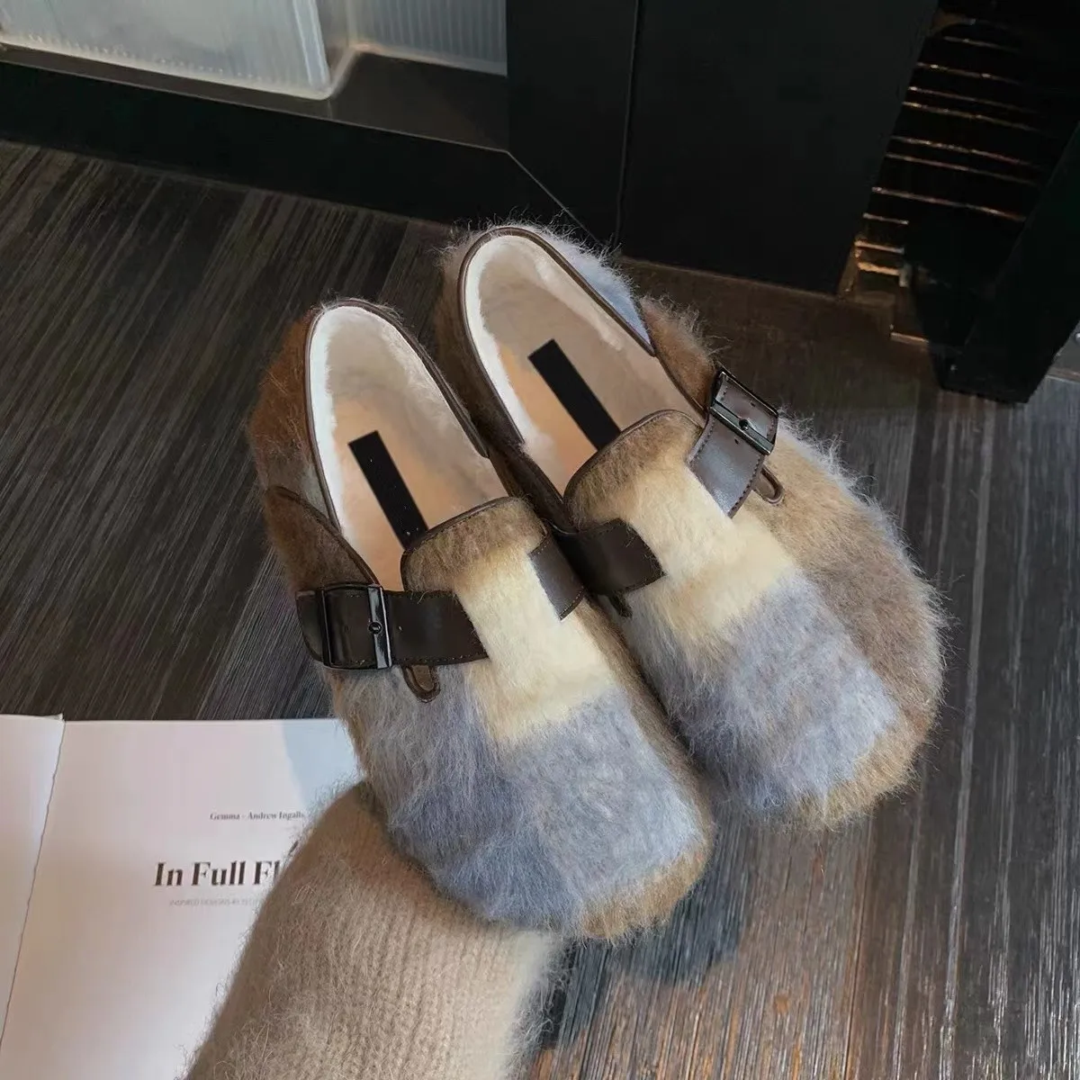 

Женские мокасины коллекции 2022 года, демисезонные туфли из искусственной шерсти с мехом, дизайнерские сланцы, женская модная обувь на плоско...