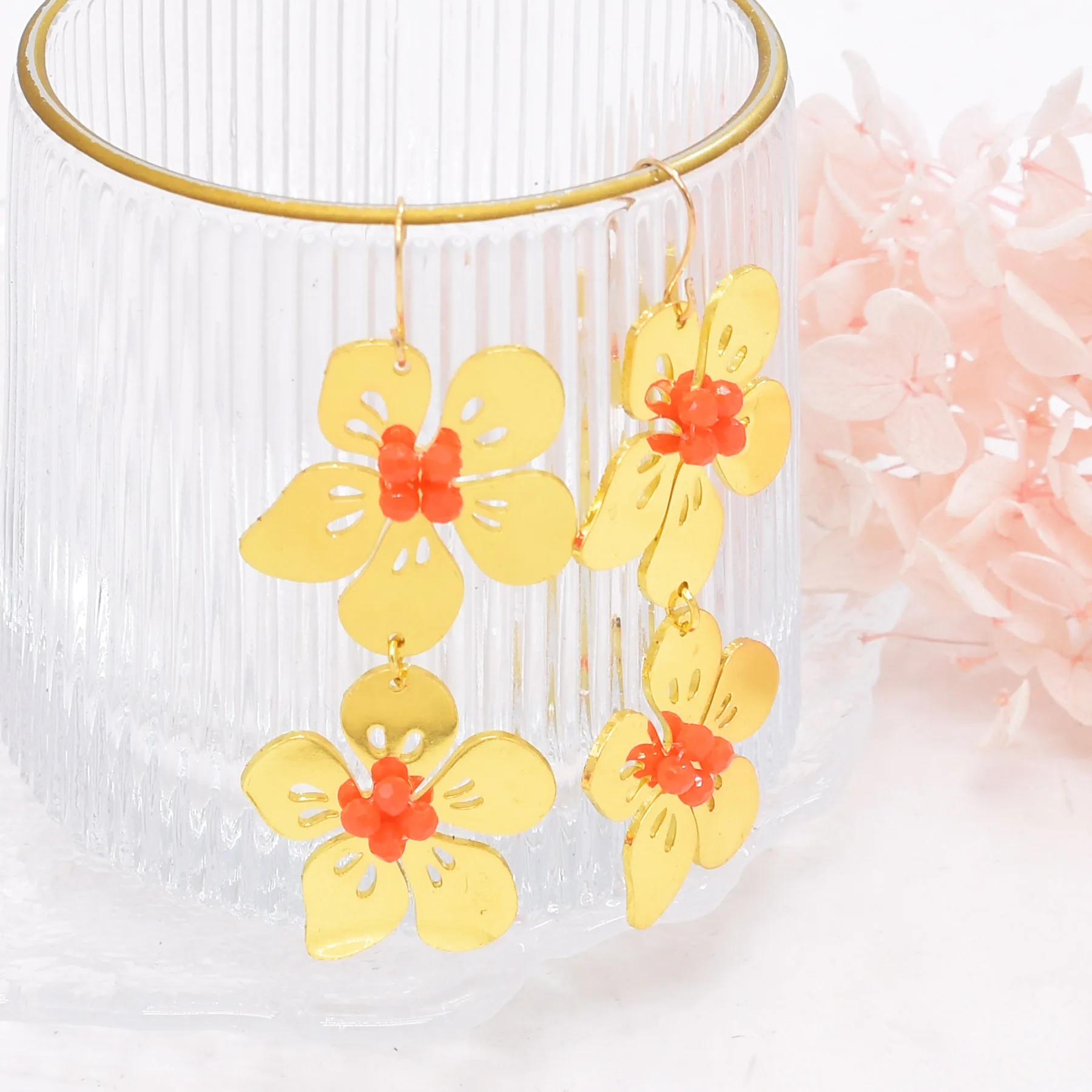 Серьги-гвоздики большого размера с цветами и