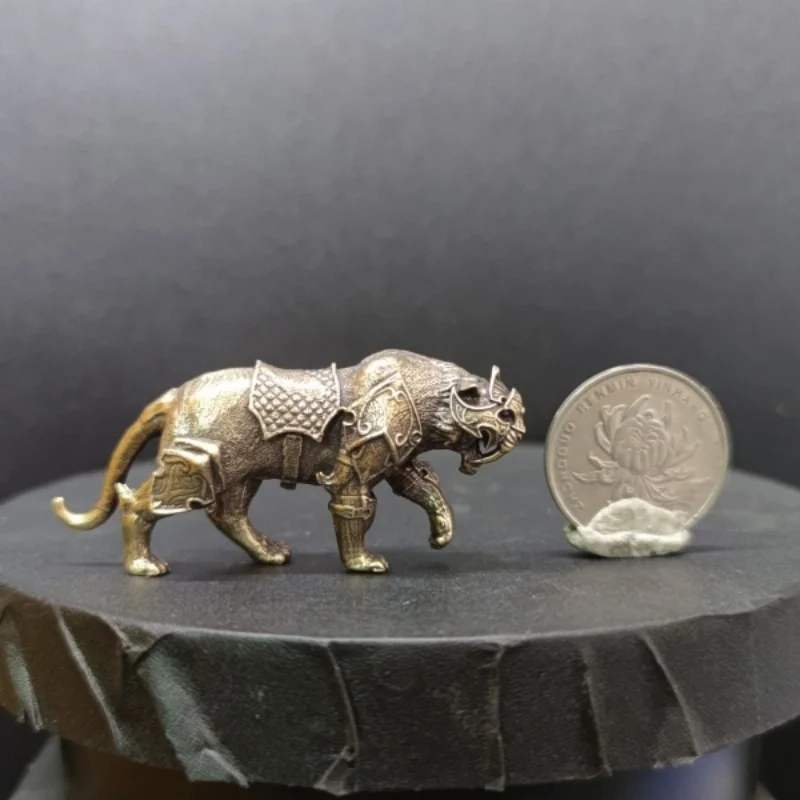 

Миниатюрная латунная скульптура тигра