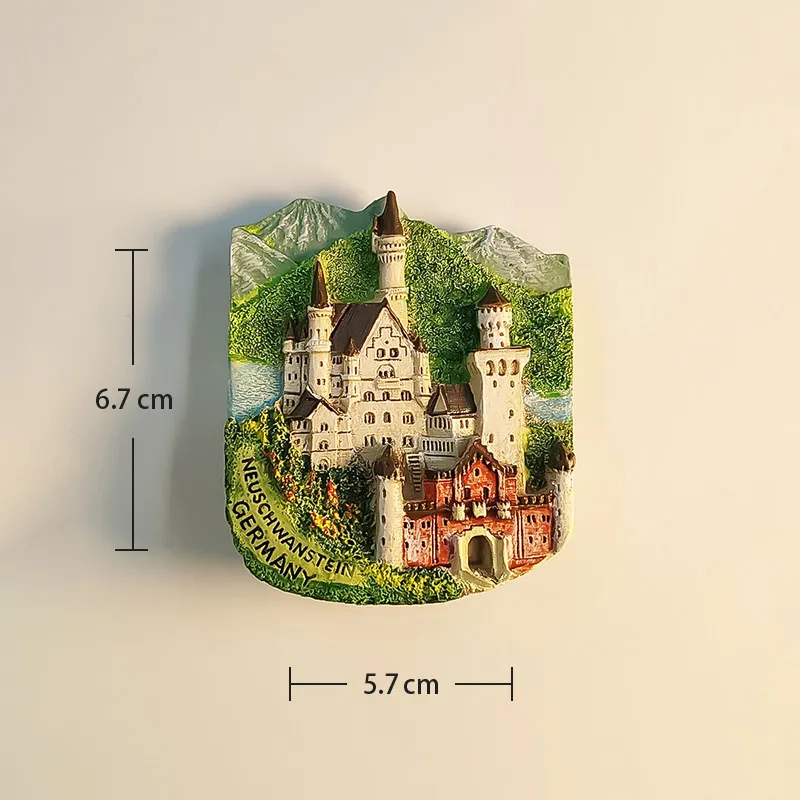 Фото Магнит на холодильник с изображением замка Нойшванштайн, Германия, 3D-рельеф, туристический сувенир, декоративное украшение, из смолы. №4