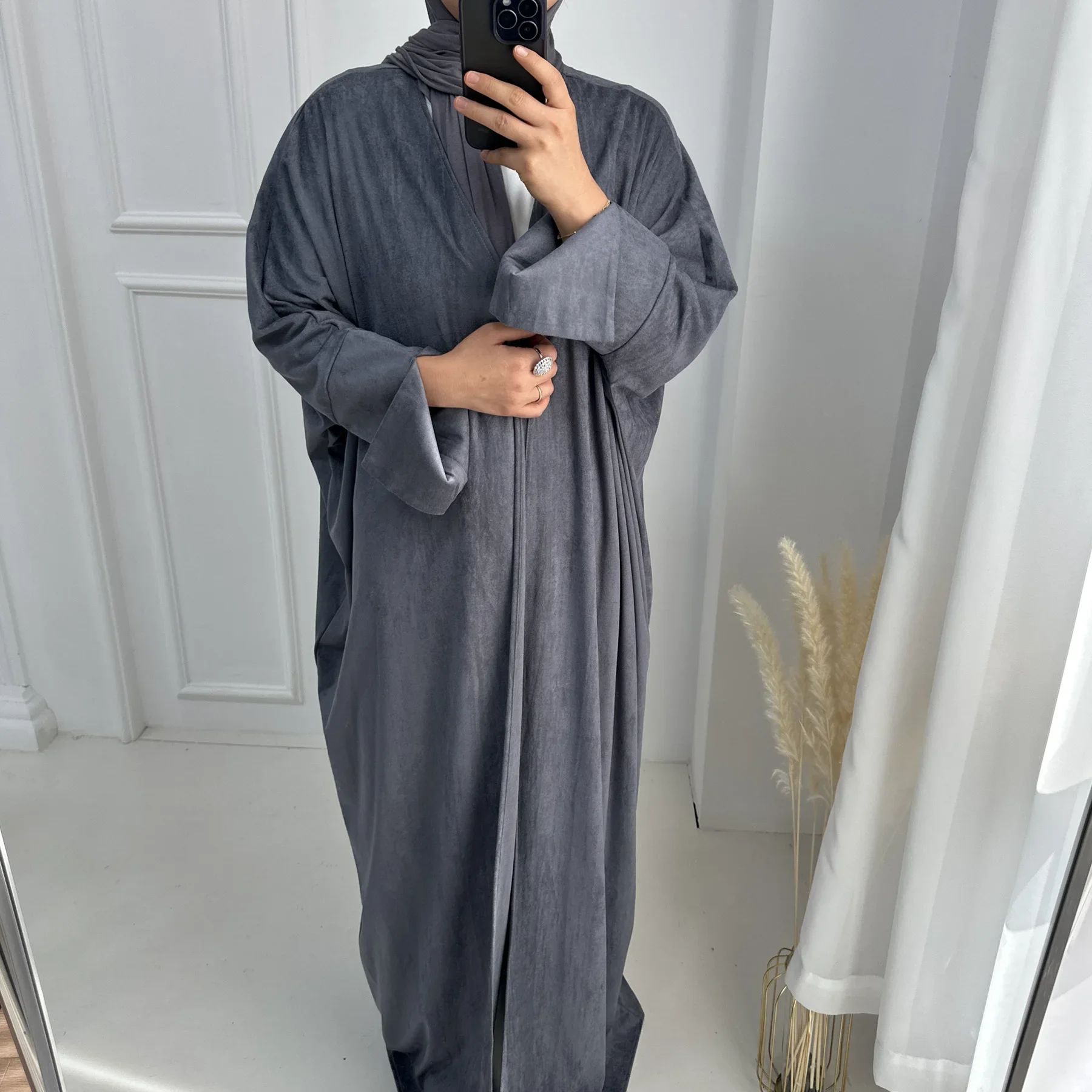 Рисунок 3 - Замшевая абайя, кимоно