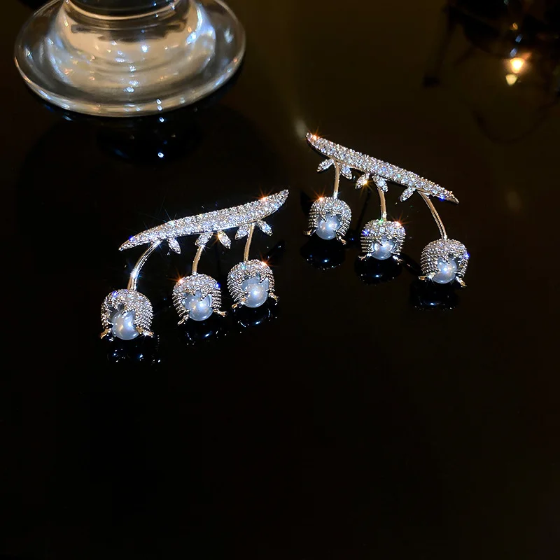 

2022 New Design Pearl Tulip Flowers Shaped Zircon Earrings for Womans Luxury Jewelry Party Girls Fashion Accessories Earrings