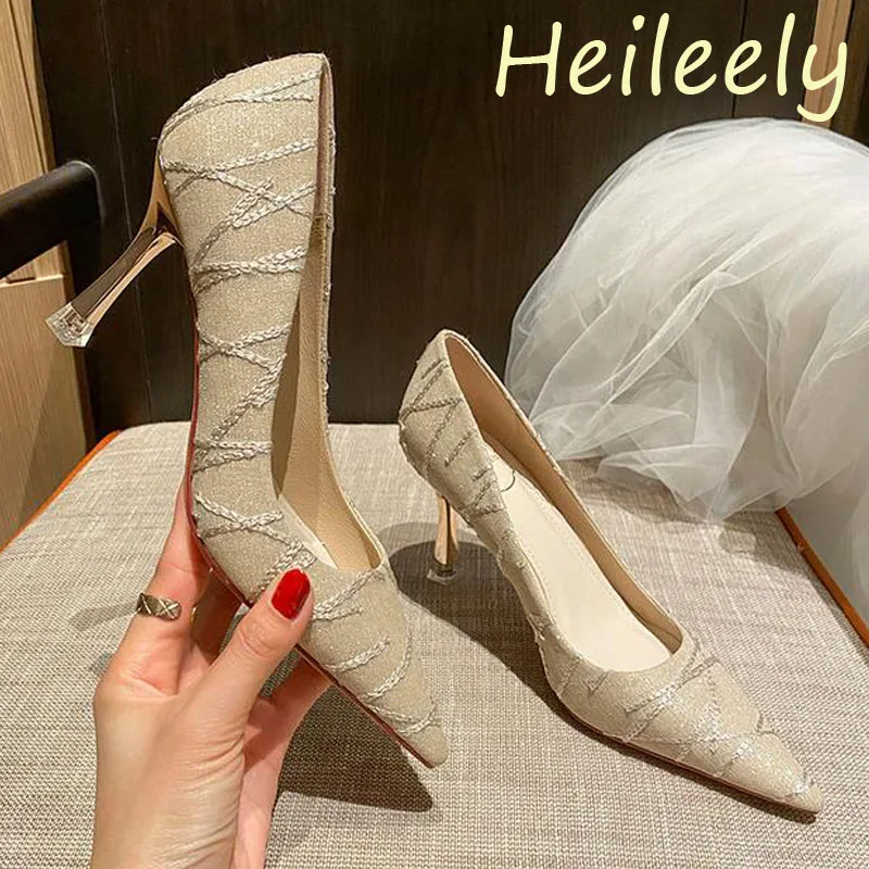 

Женские туфли-лодочки с острым носком, на тонком высоком каблуке 6 см