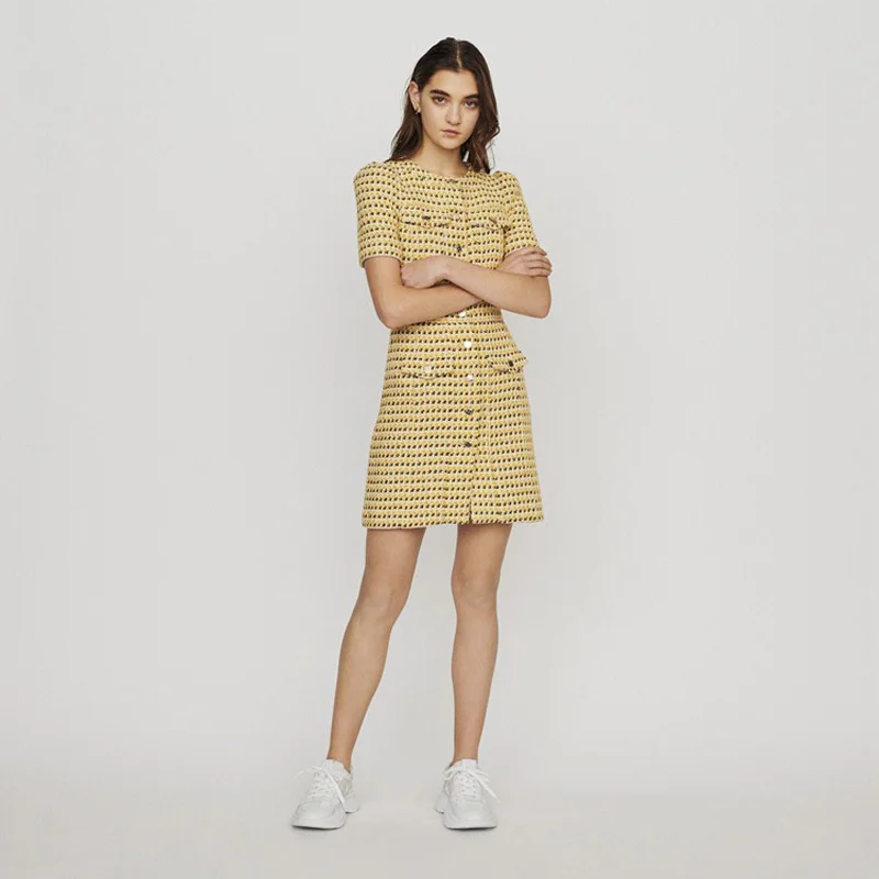 

Maje hoydsn весна-лето 2020 новый стиль с простым небольшим ароматом, закрывающее талию однобортное платье с коротким рукавом